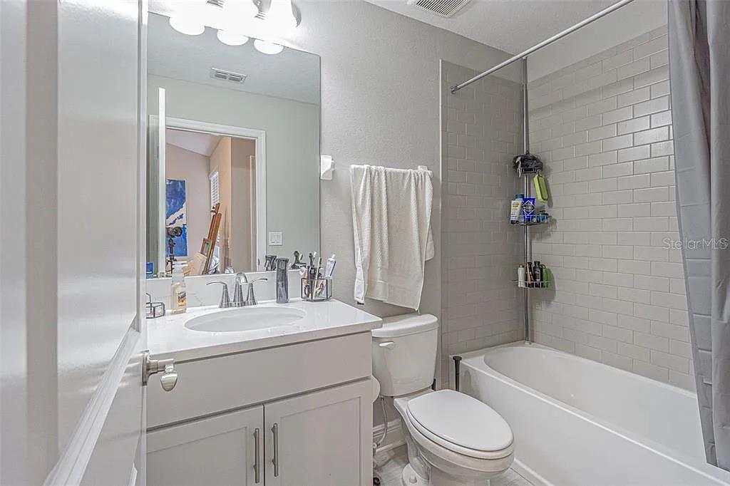 TOWNS AT BELLEAIR GROVE - Residential Lease