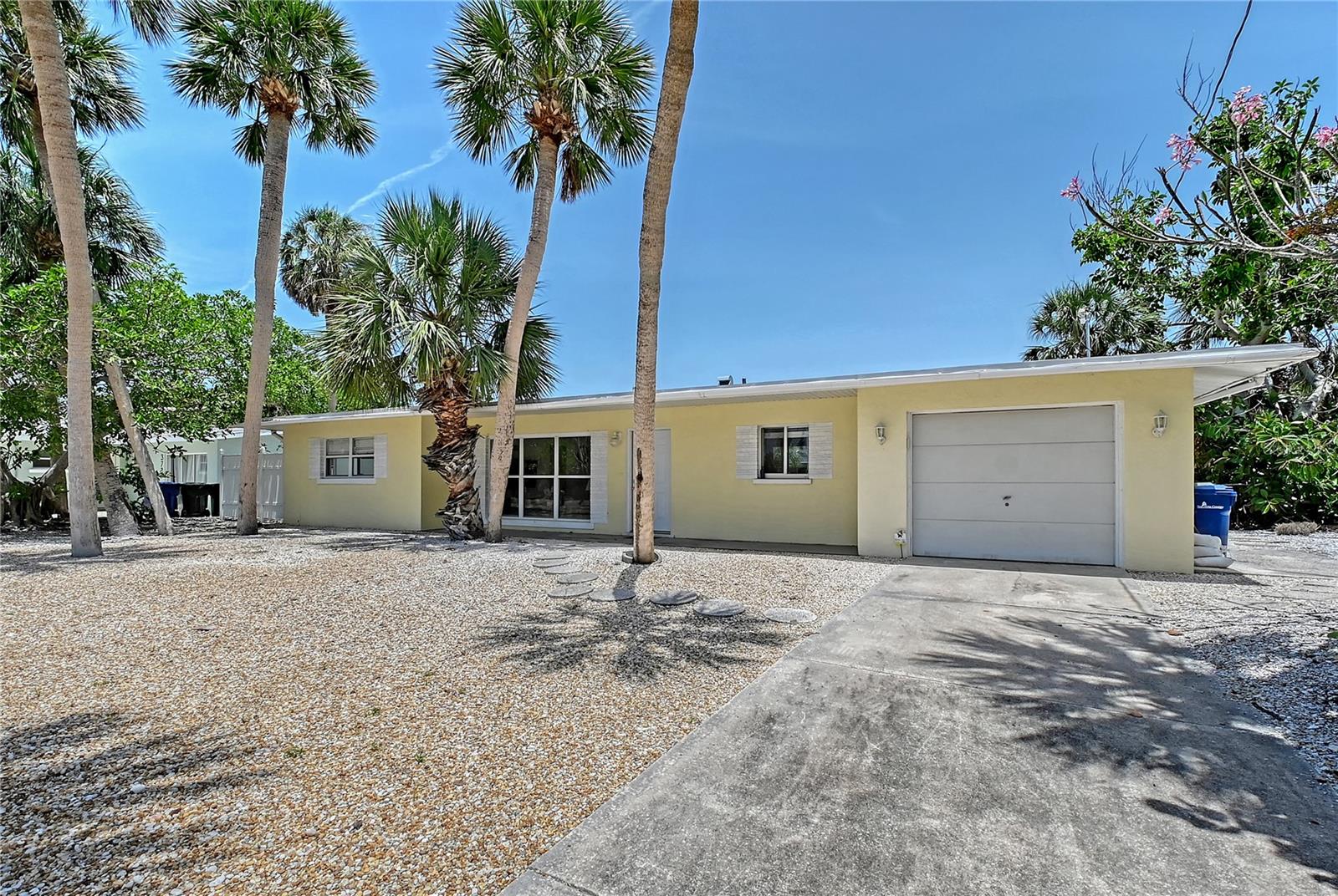 385 AVENIDA MADERA