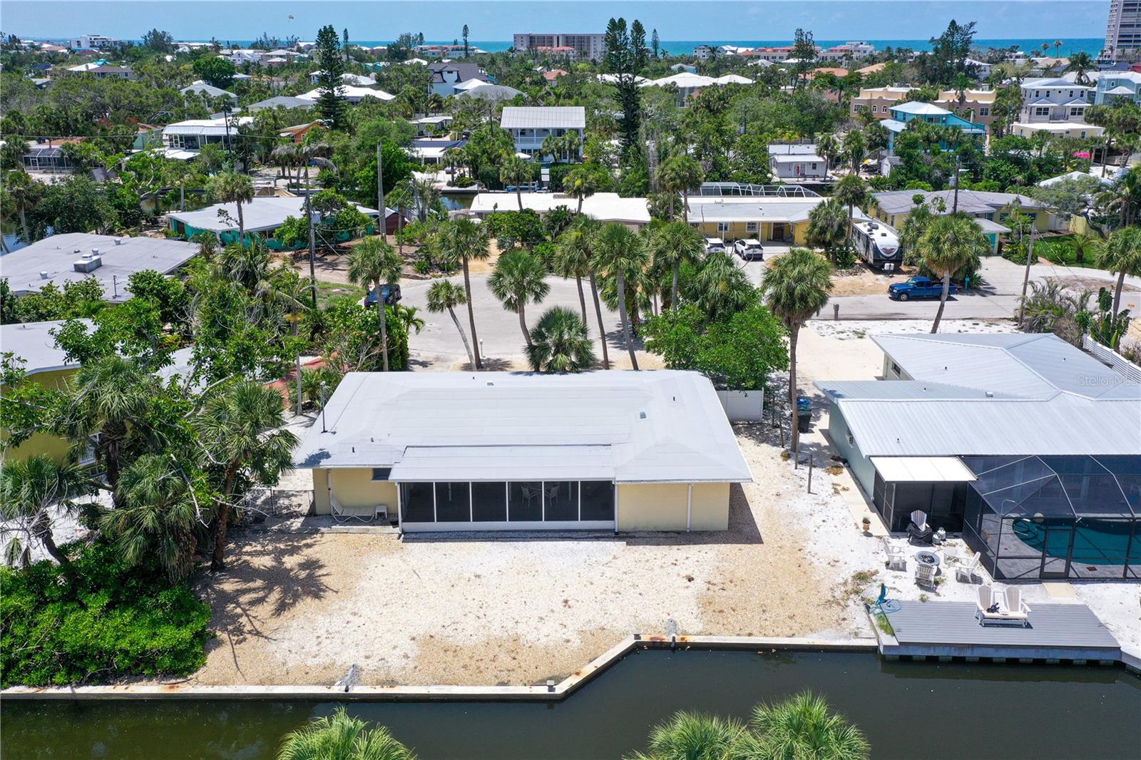 385 AVENIDA MADERA