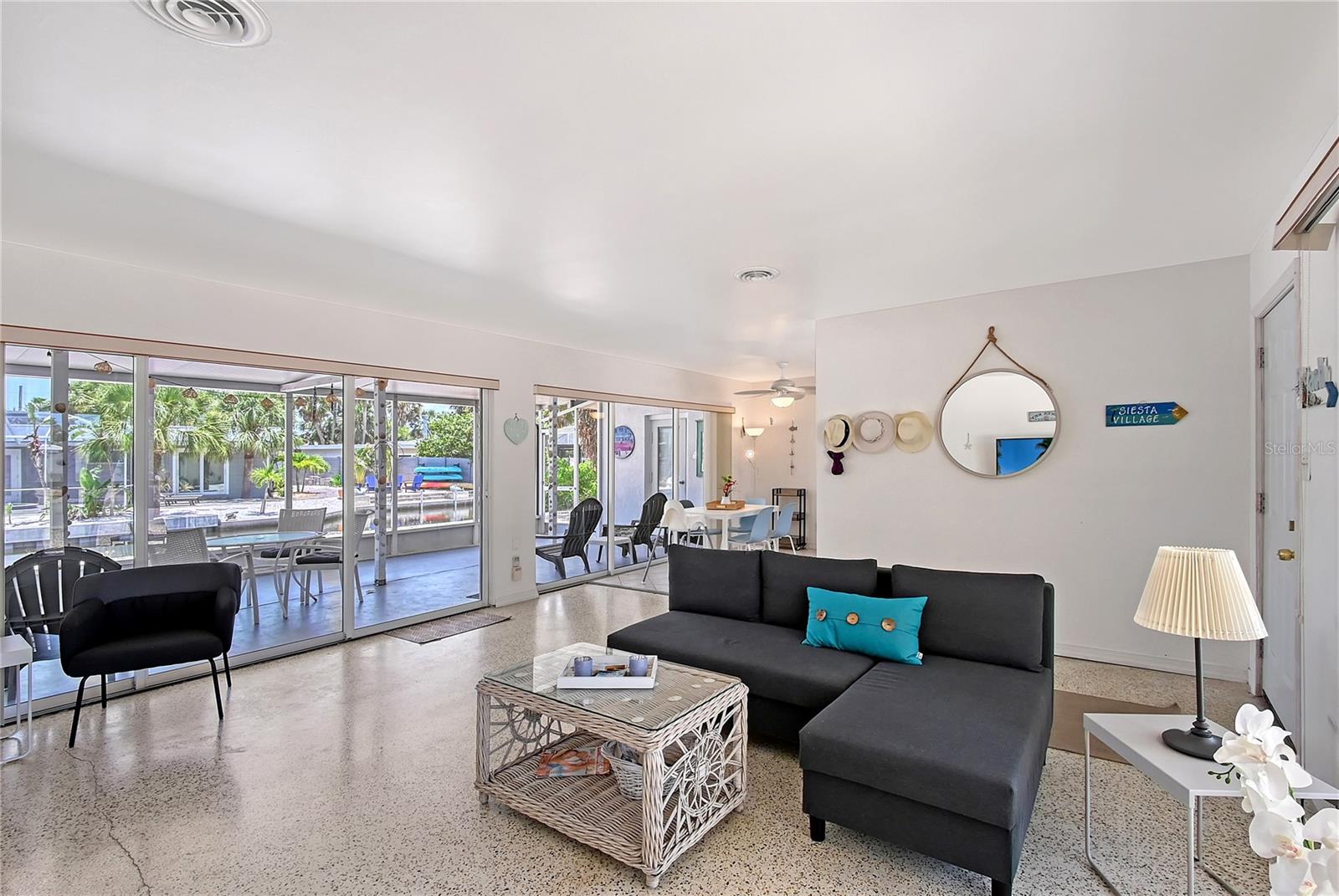 SIESTA MANOR SEC 1 - Residential