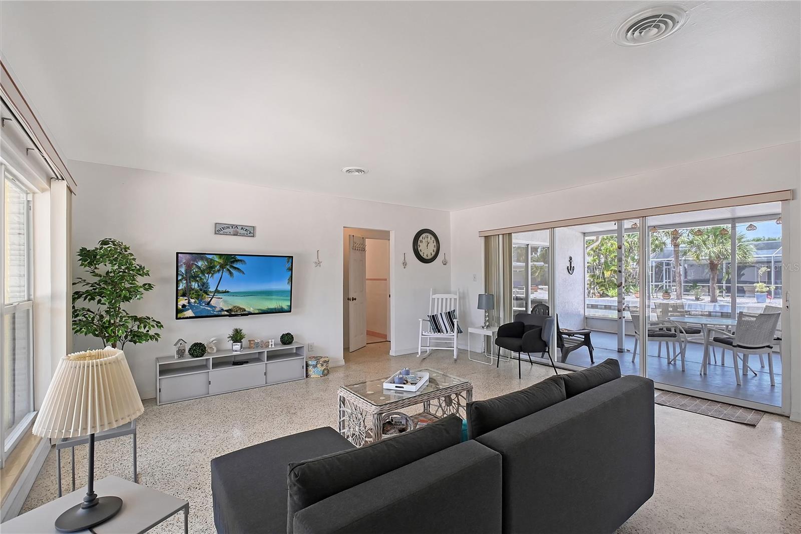 SIESTA MANOR SEC 1 - Residential