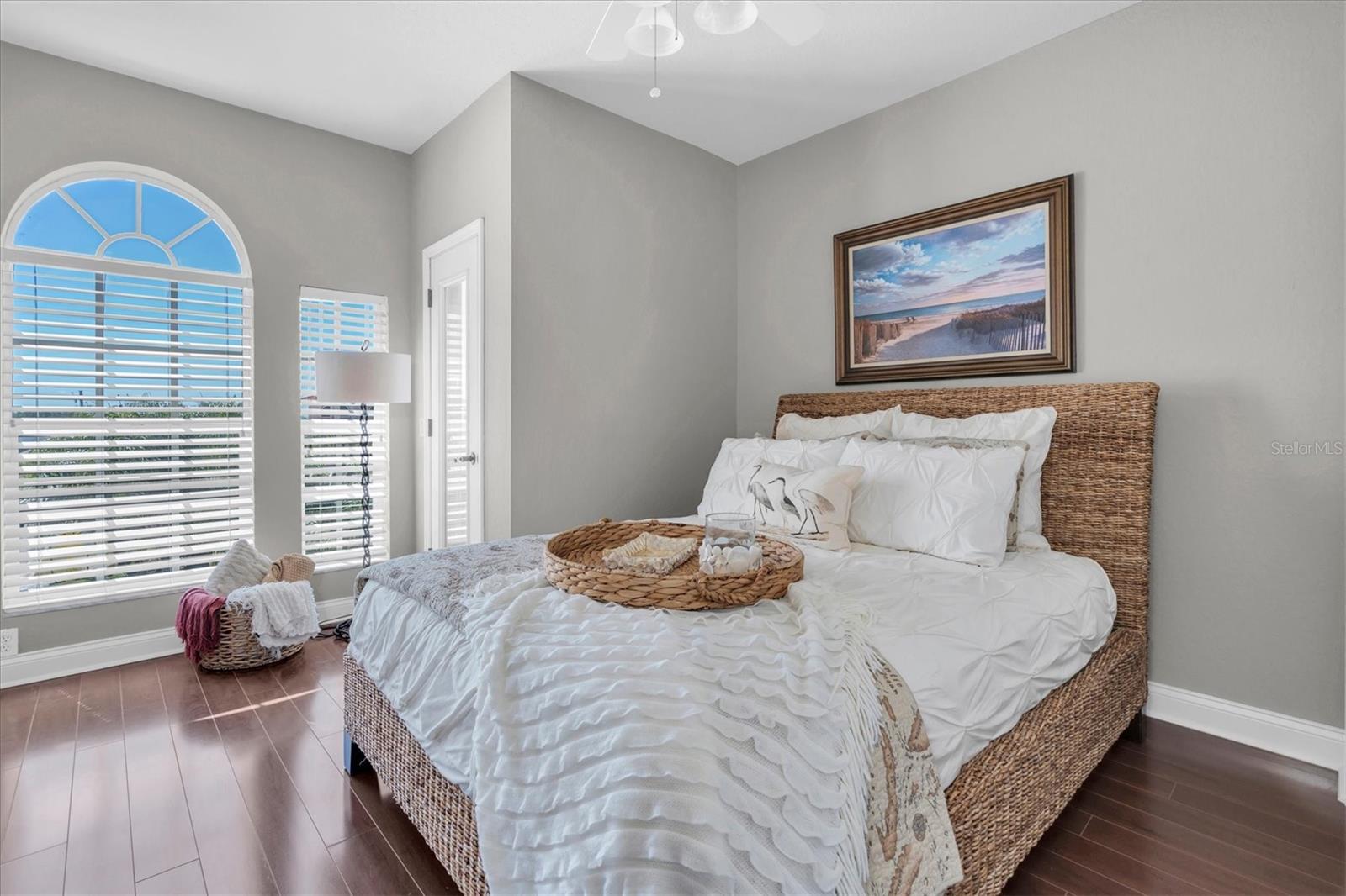 POINTE TARPON TWNHMS - Residential