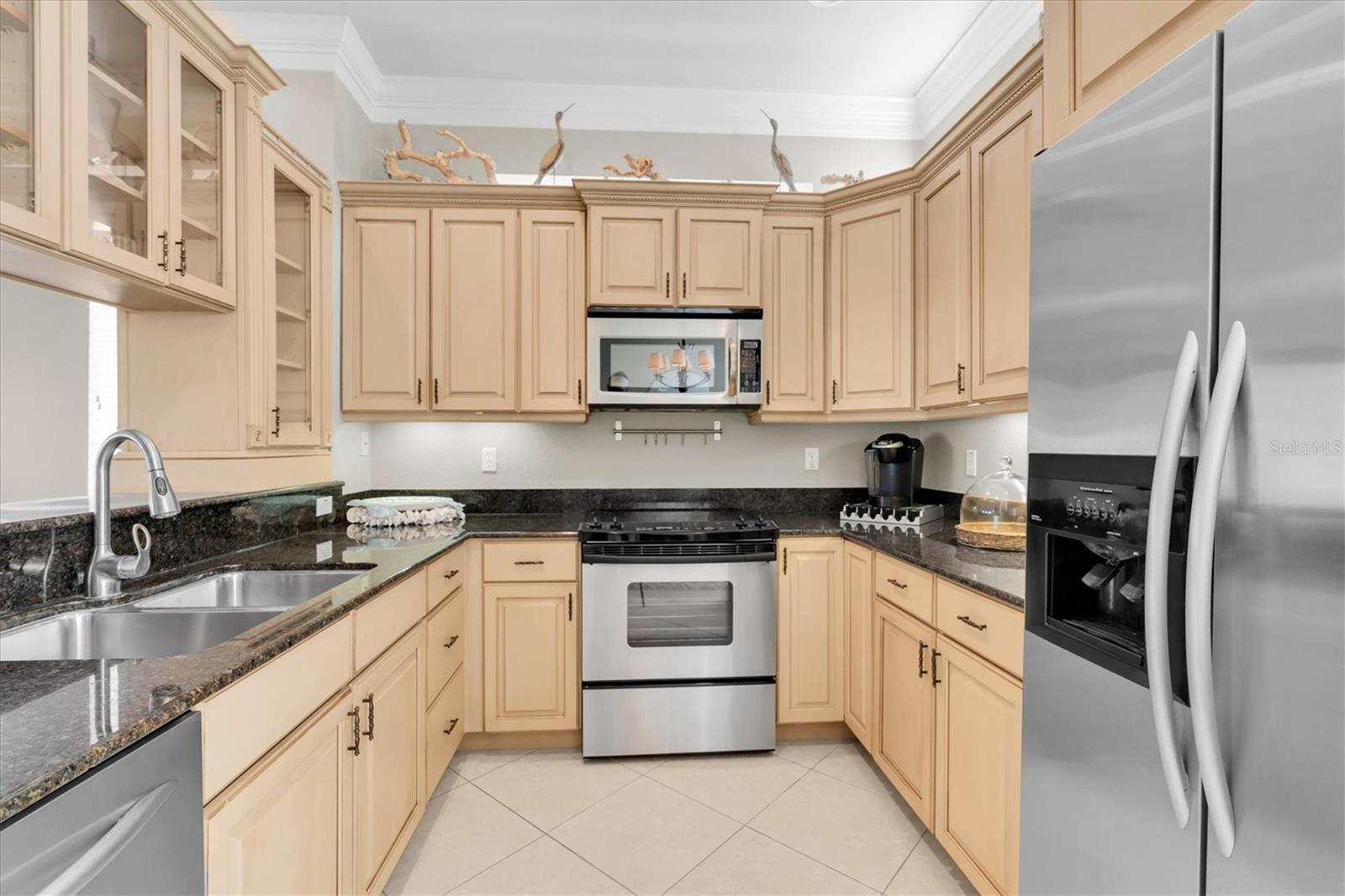 POINTE TARPON TWNHMS - Residential