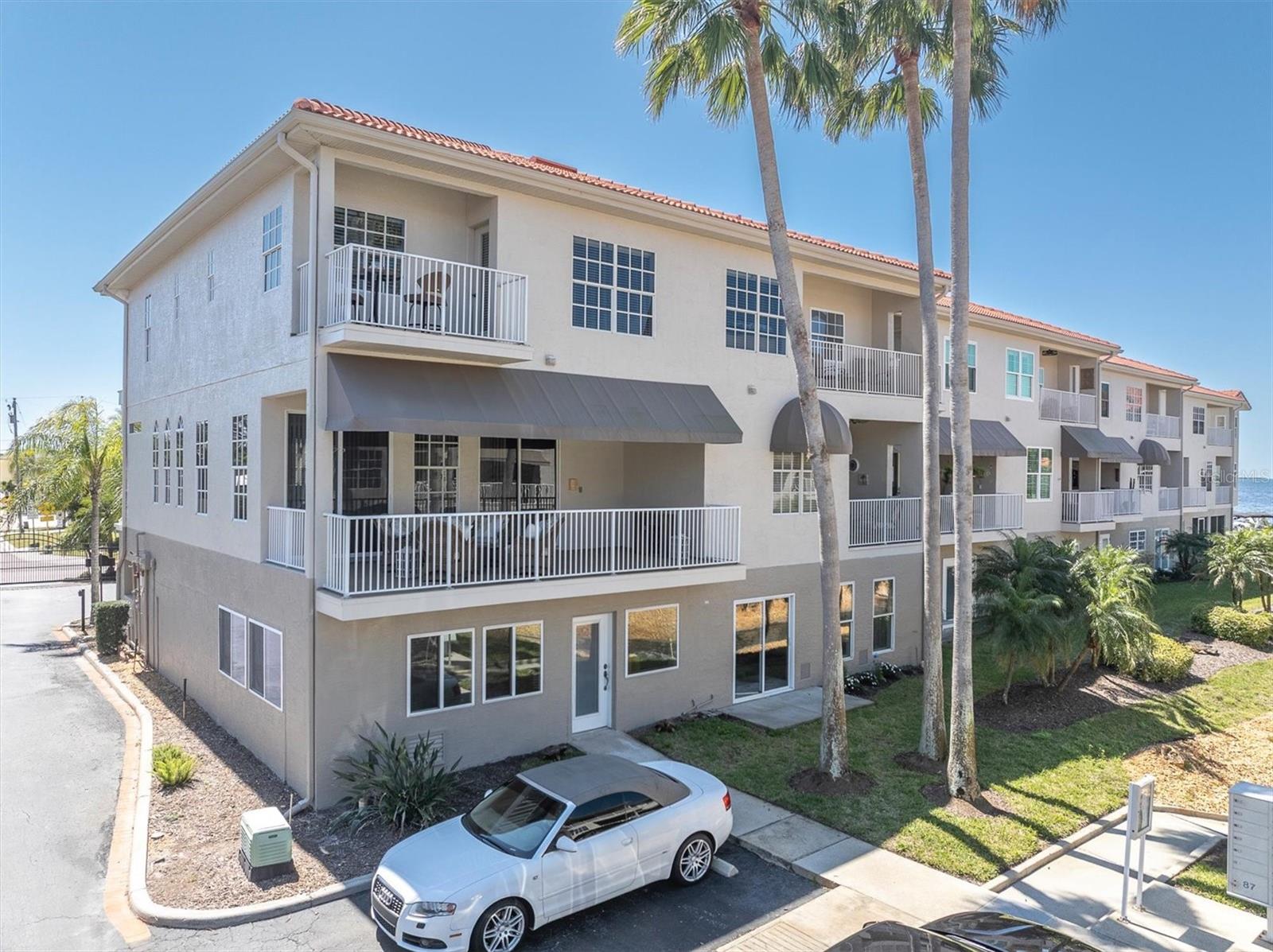 POINTE TARPON TWNHMS - Residential