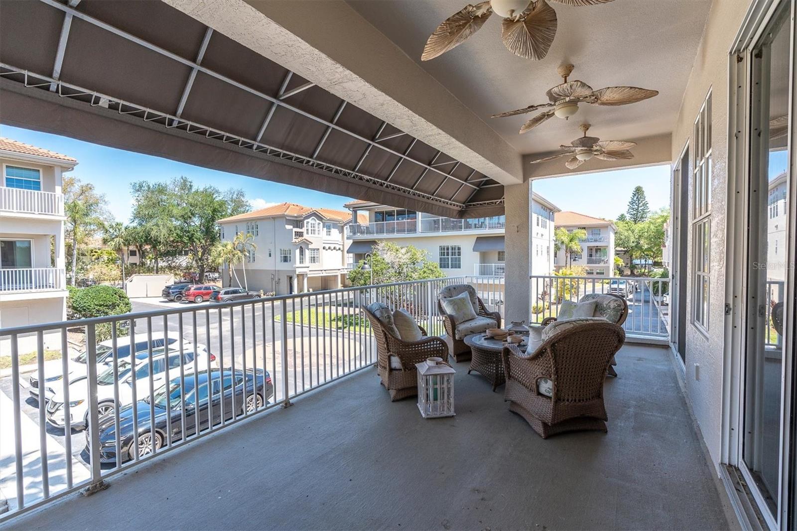 POINTE TARPON TWNHMS - Residential