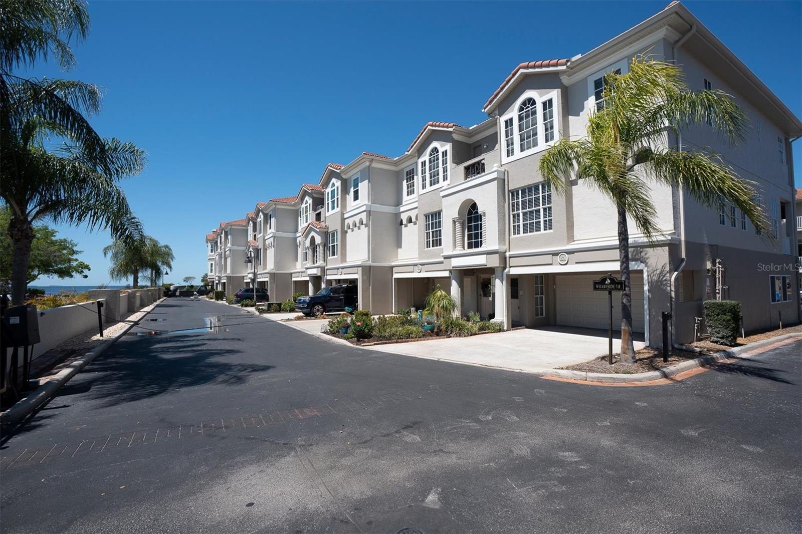 POINTE TARPON TWNHMS - Residential