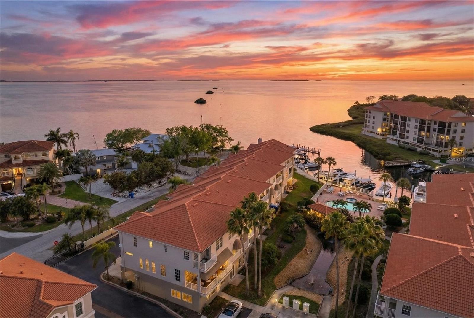 POINTE TARPON TWNHMS - Residential