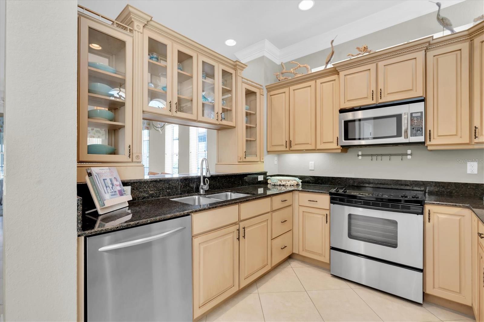 POINTE TARPON TWNHMS - Residential