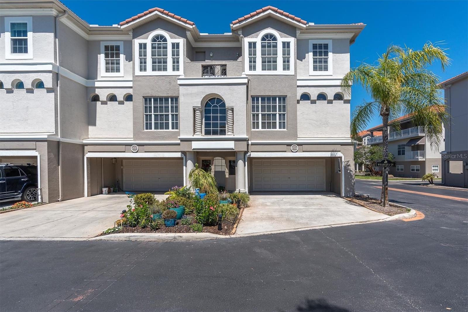 POINTE TARPON TWNHMS - Residential