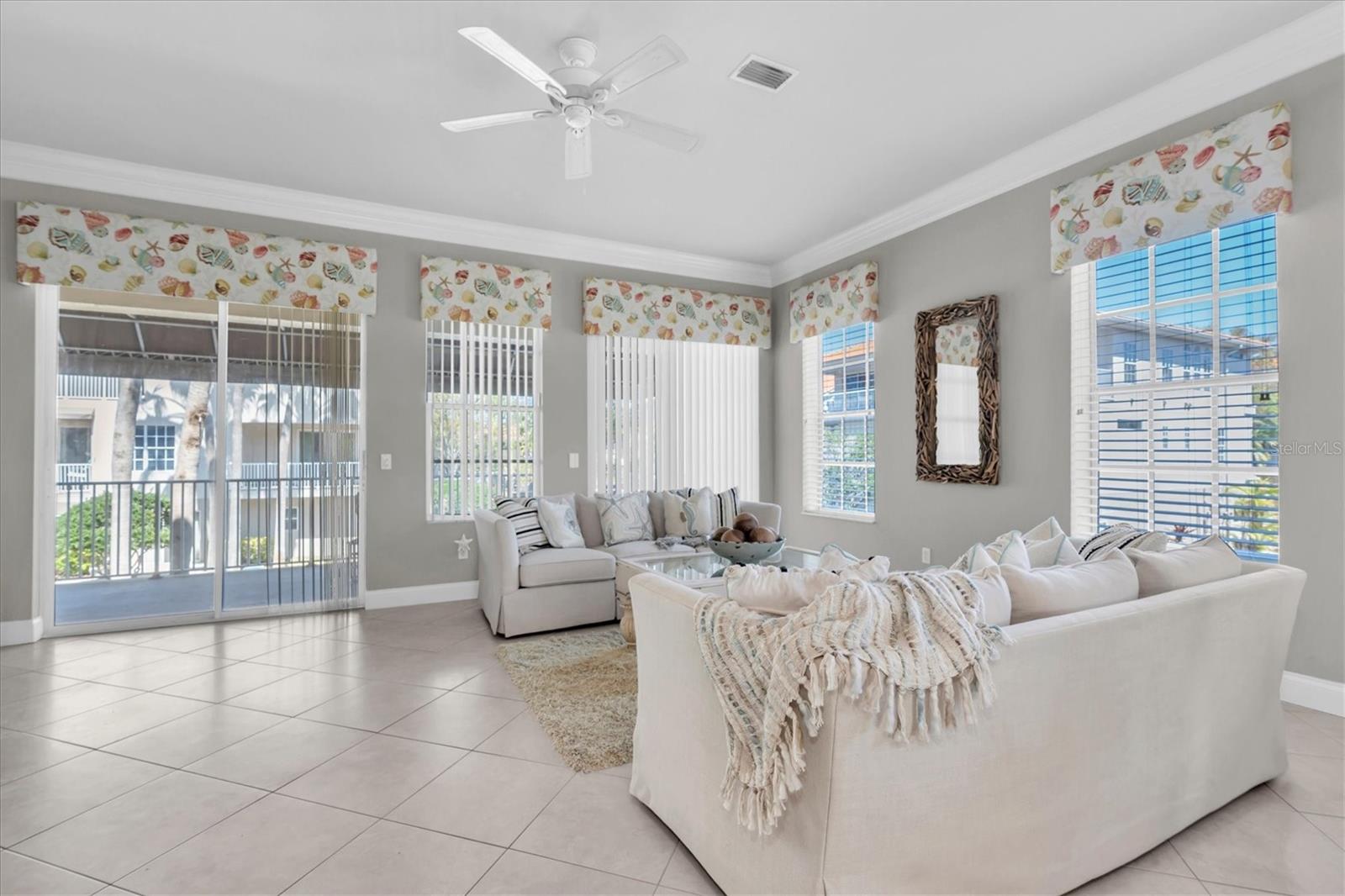 POINTE TARPON TWNHMS - Residential