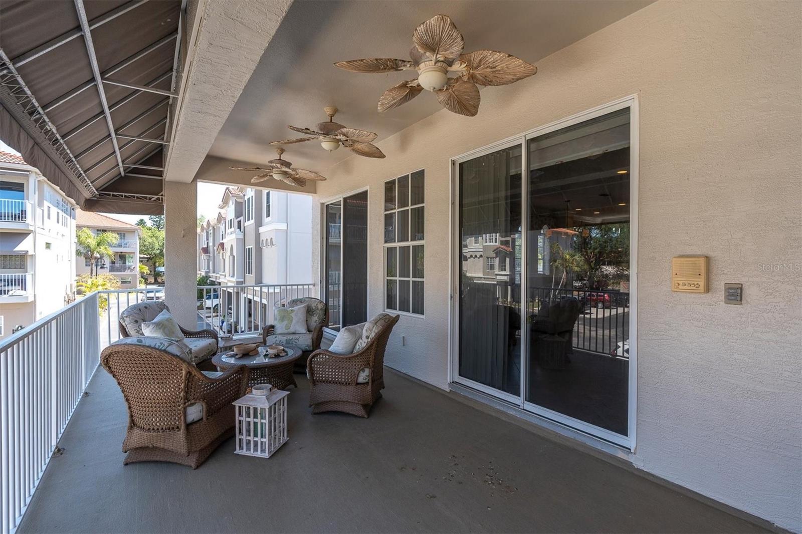 POINTE TARPON TWNHMS - Residential