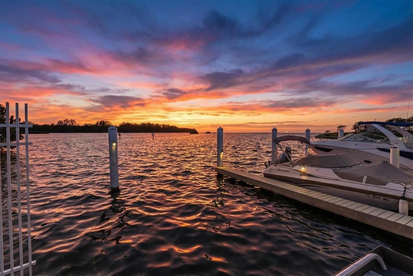 POINTE TARPON TWNHMS - Residential