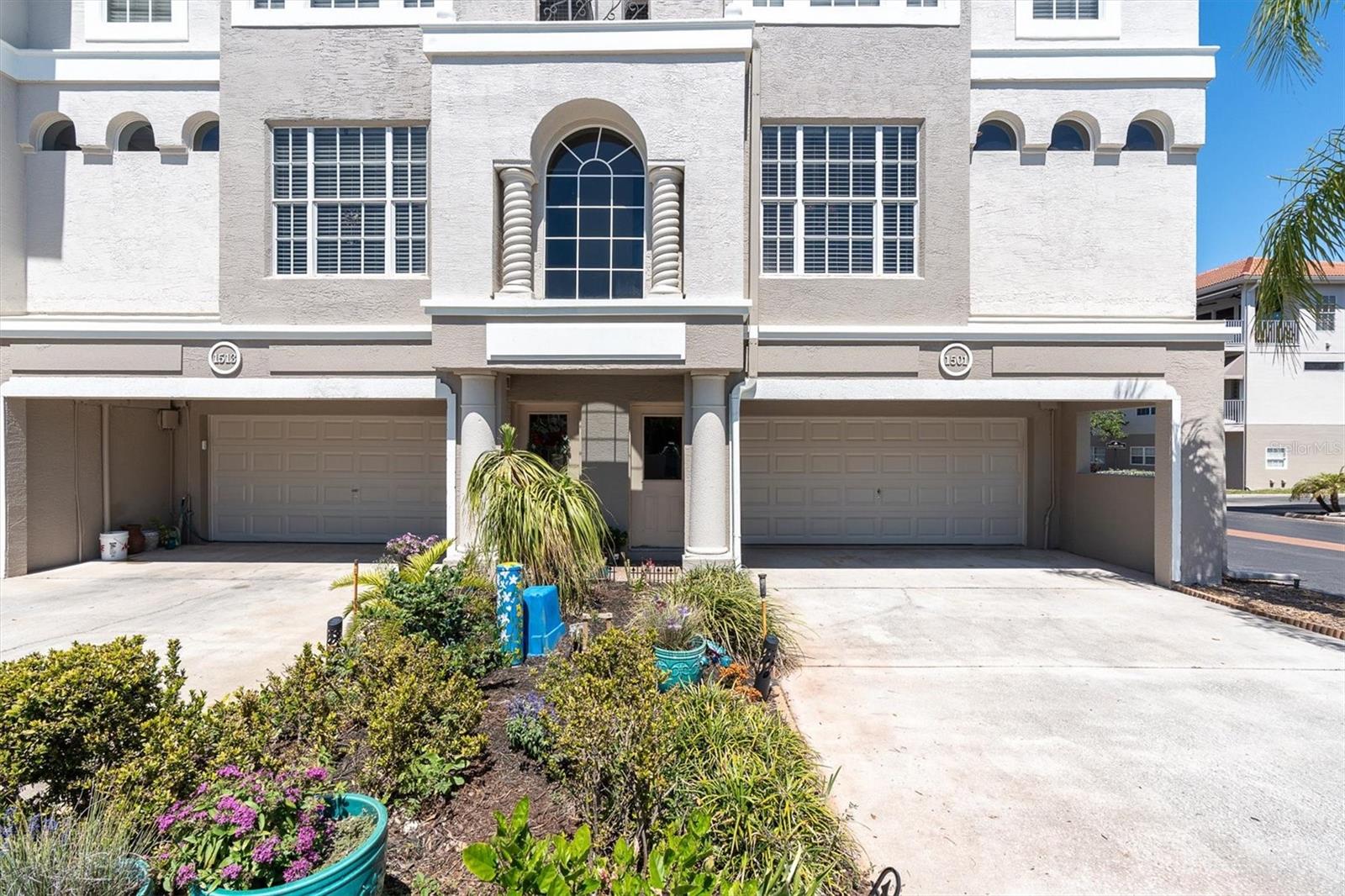 POINTE TARPON TWNHMS - Residential