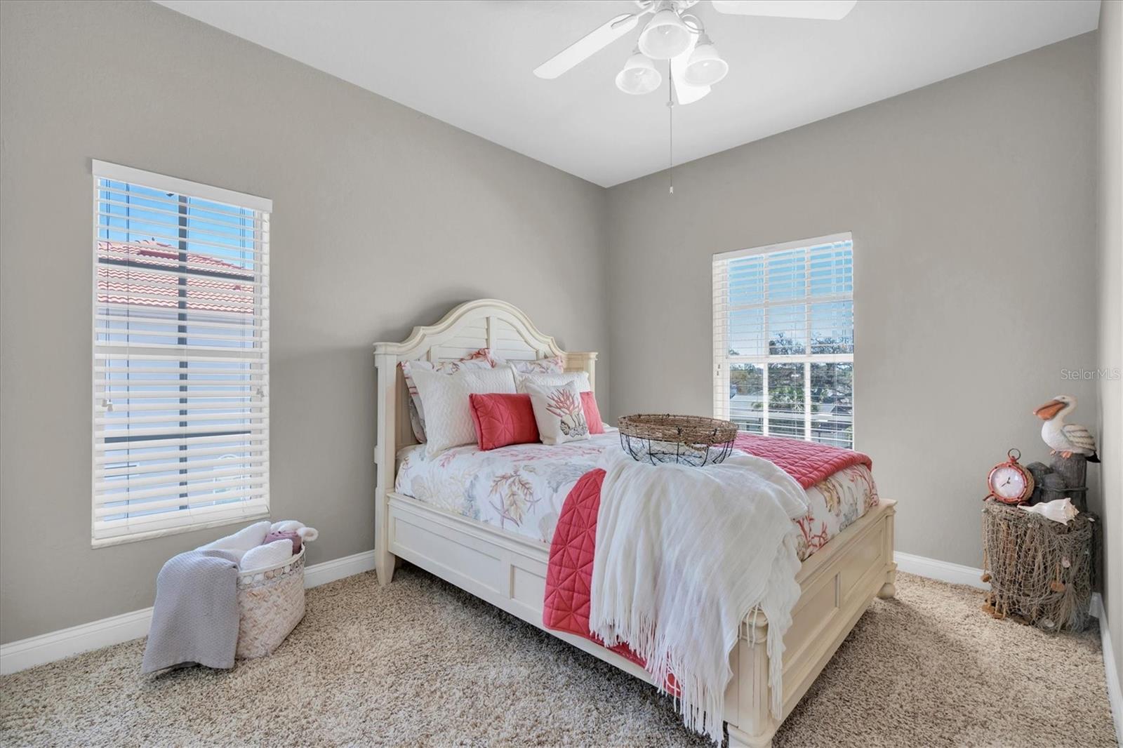 POINTE TARPON TWNHMS - Residential