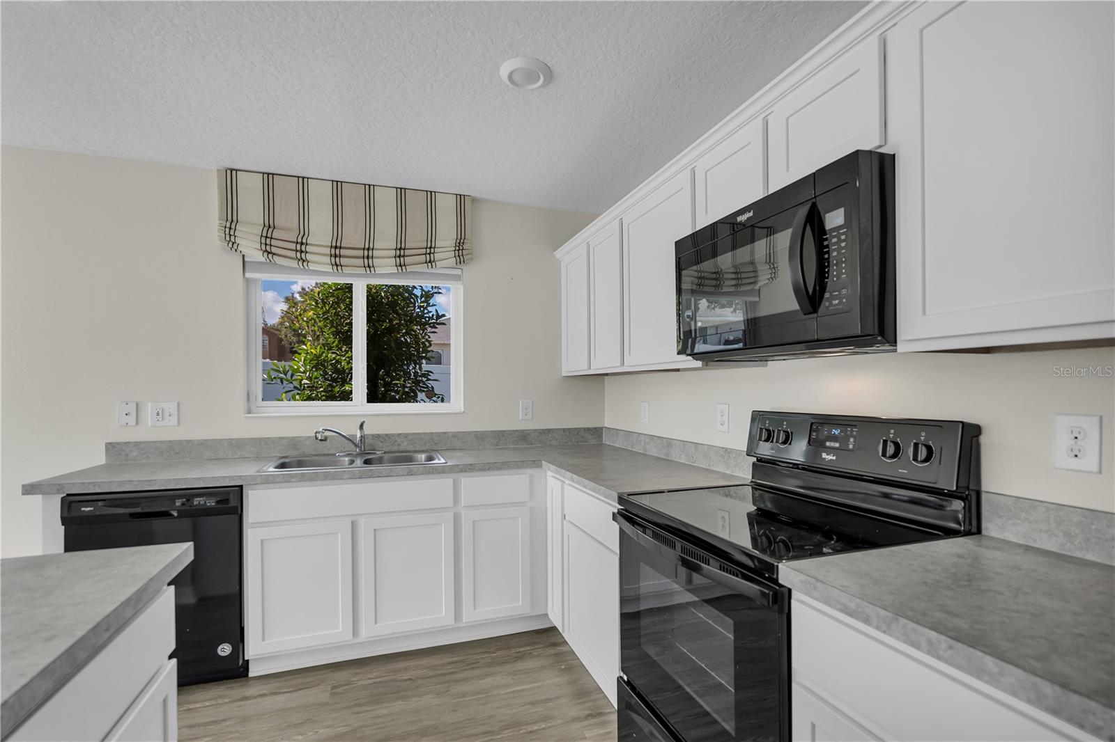 1725 GARDEN VIEW STREET