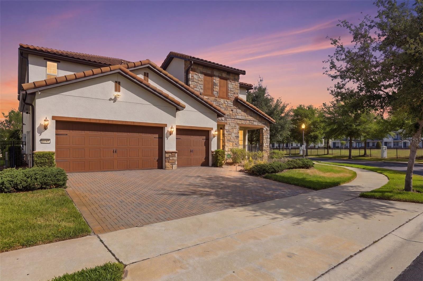 10902 CITRON OAKS DRIVE