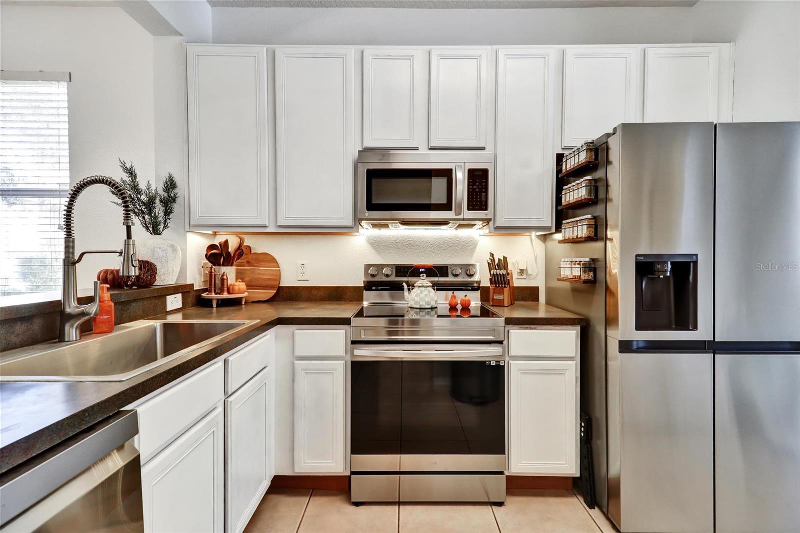 2761 RETREAT VIEW CIRCLE