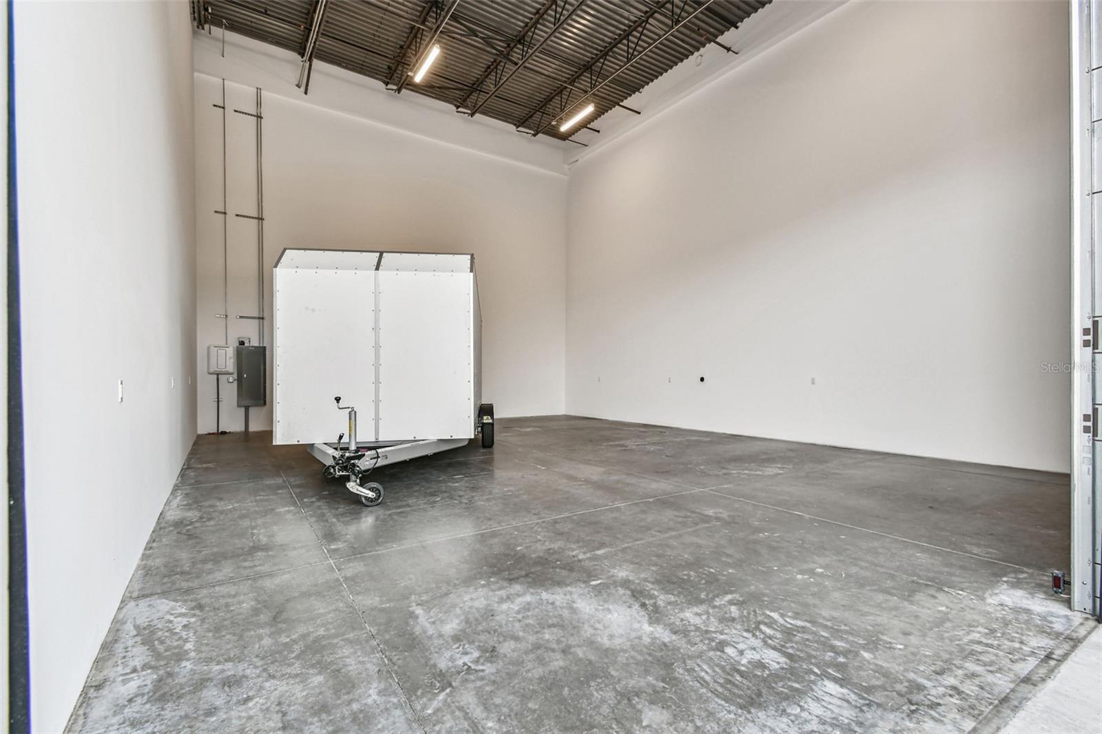 MOTOR ENCLAVE - Commercial Sale