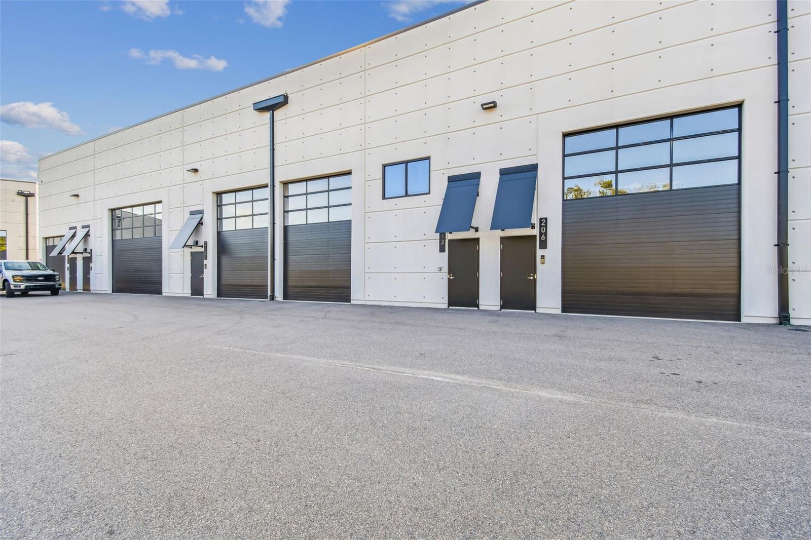 MOTOR ENCLAVE - Commercial Sale