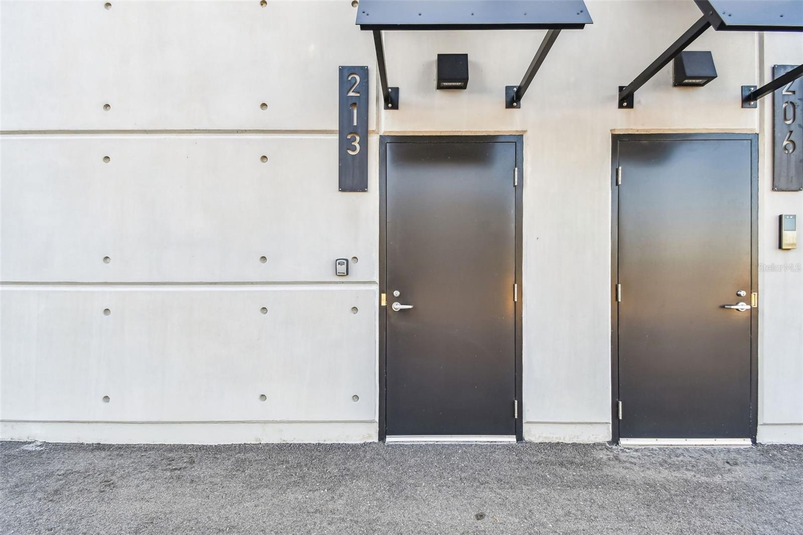 MOTOR ENCLAVE - Commercial Sale