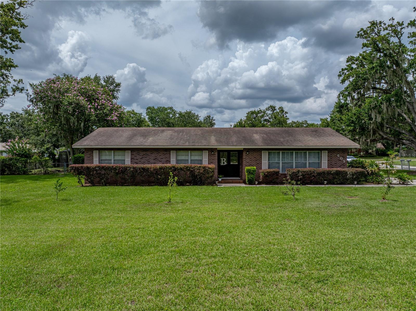 609 W PIPKIN ROAD