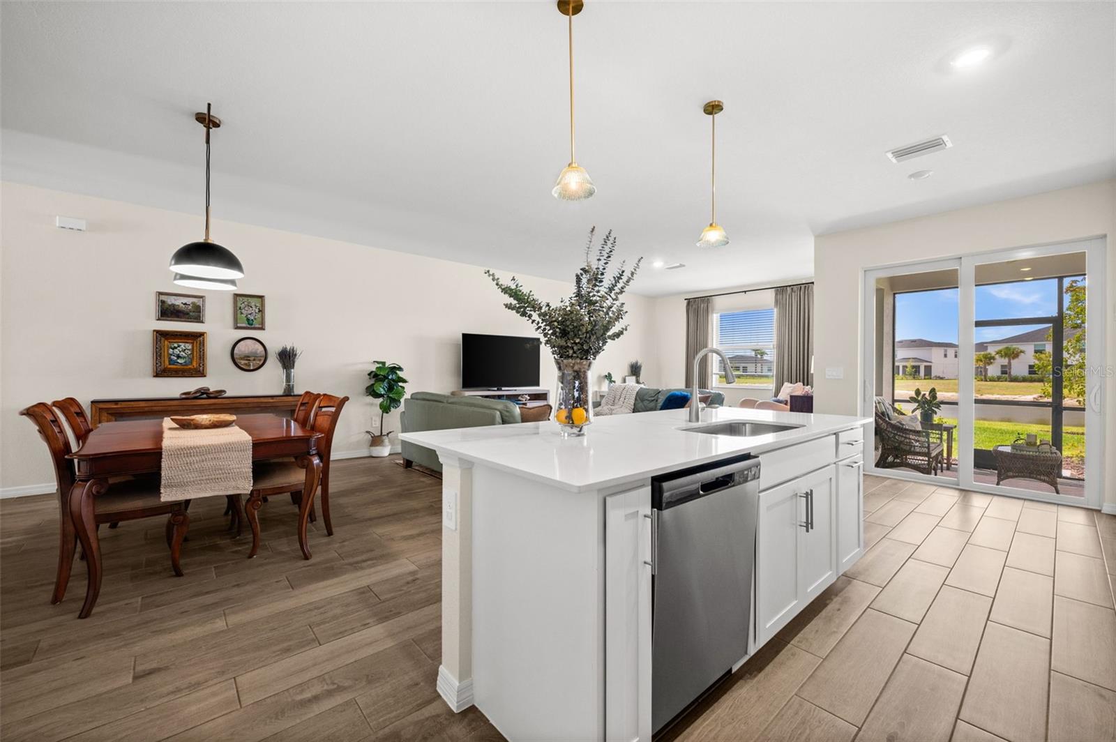 TUCKERS COVE - Residential