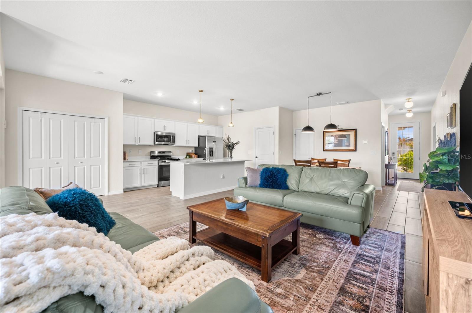 TUCKERS COVE - Residential