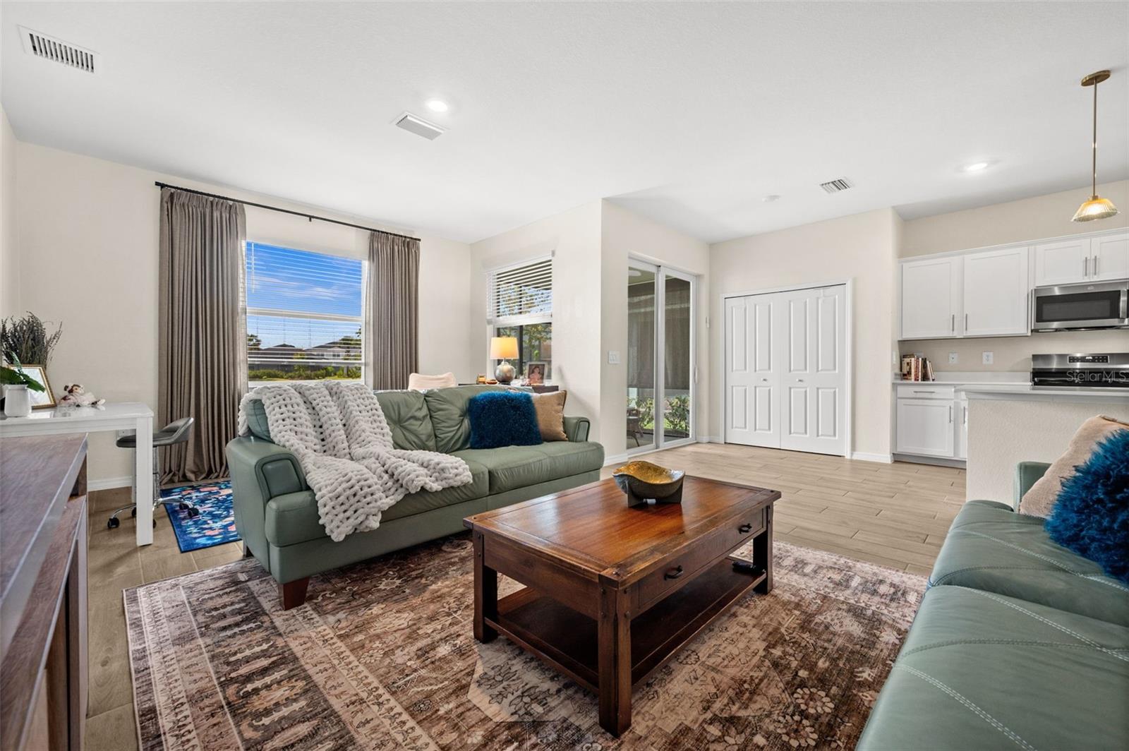 TUCKERS COVE - Residential