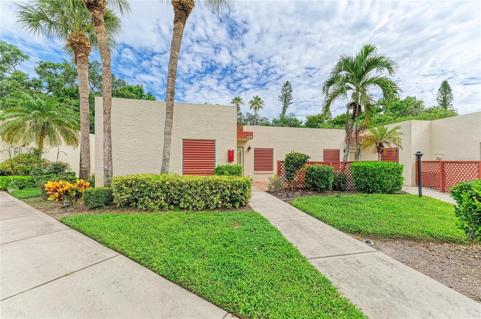 813 SPRING LAKES BOULEVARD