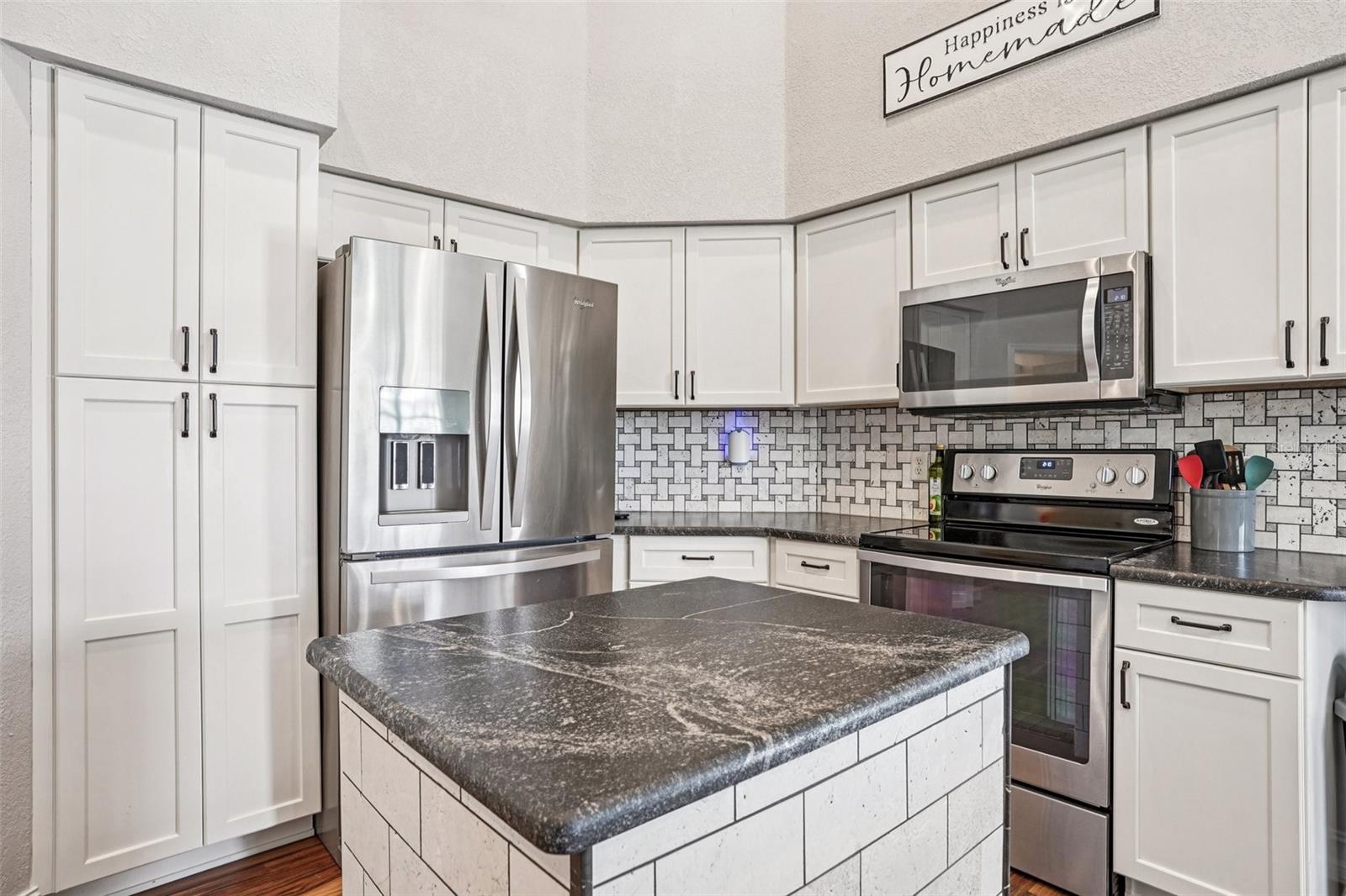 FAIRWAYS AT ROLLING HILLS 1STADDITION - Residential