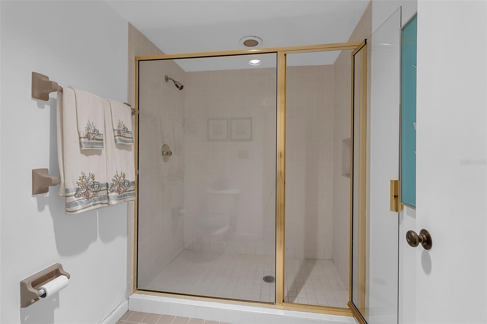 FAIRWAY BAY - Residential