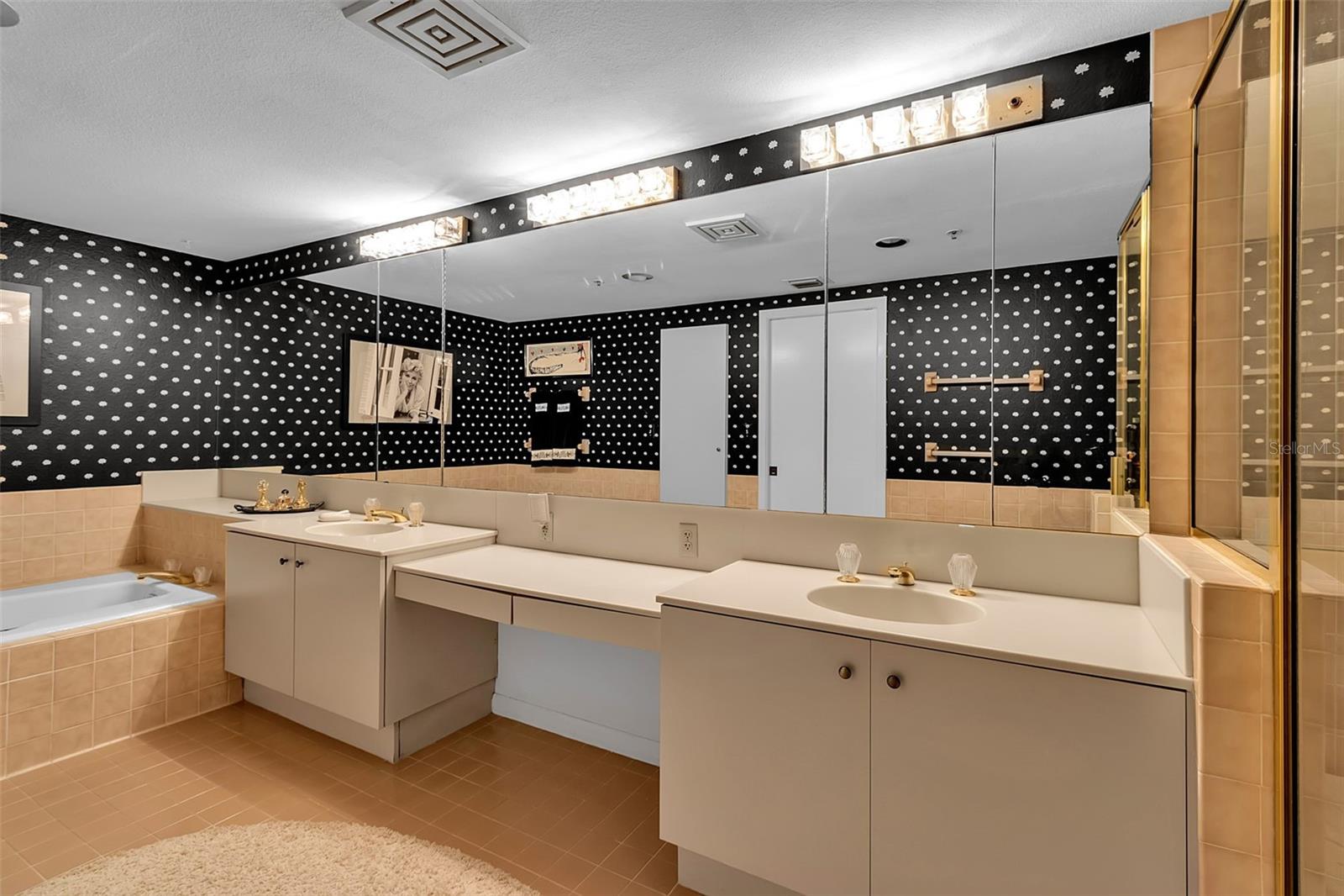 FAIRWAY BAY - Residential