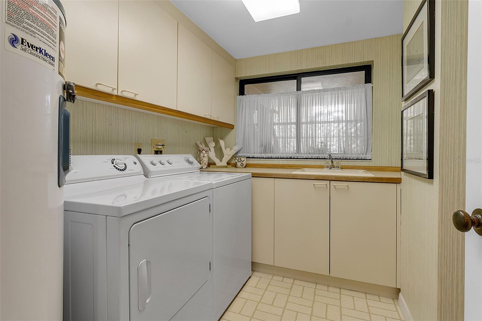 FAIRWAY BAY - Residential