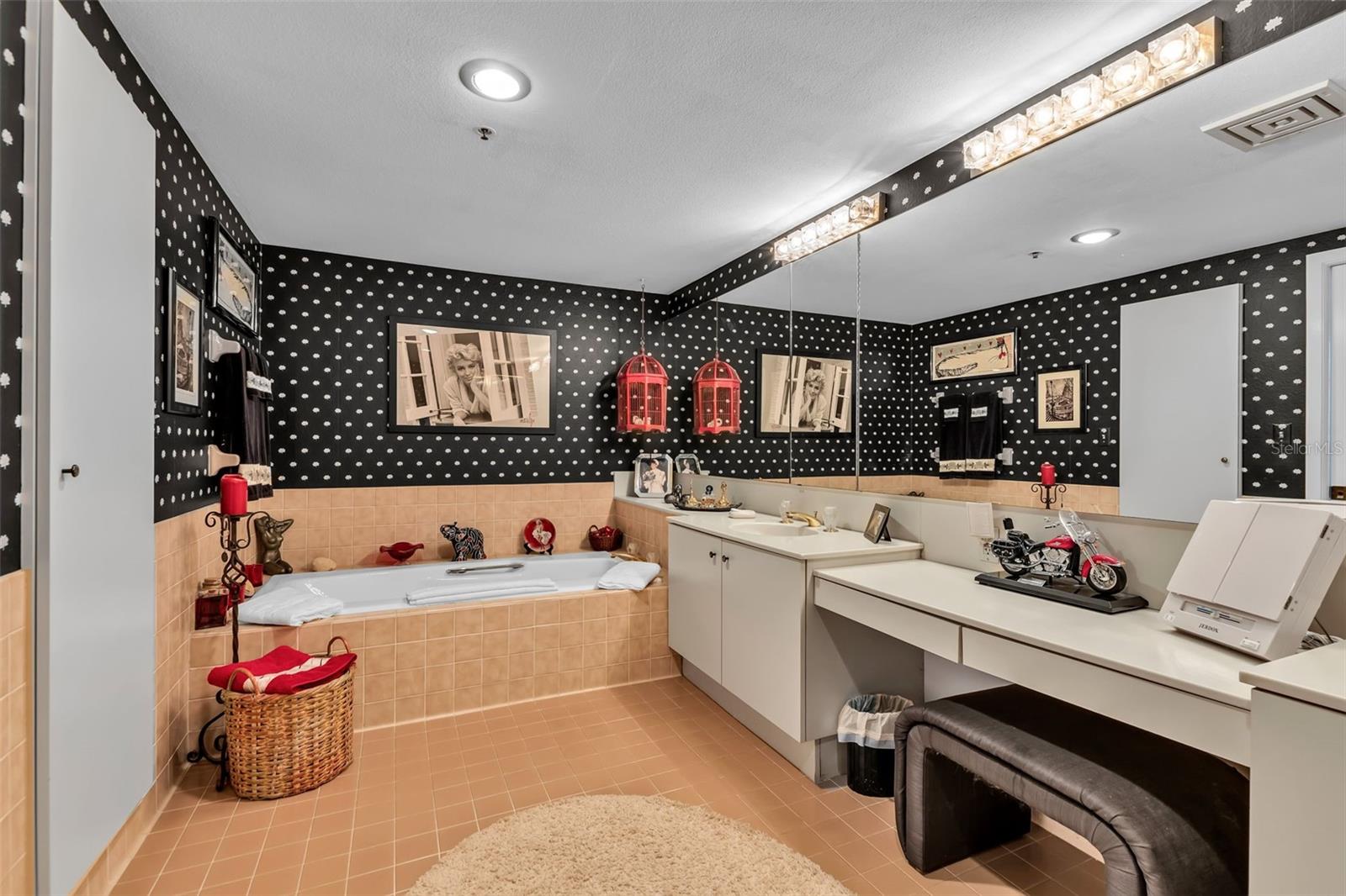 FAIRWAY BAY - Residential