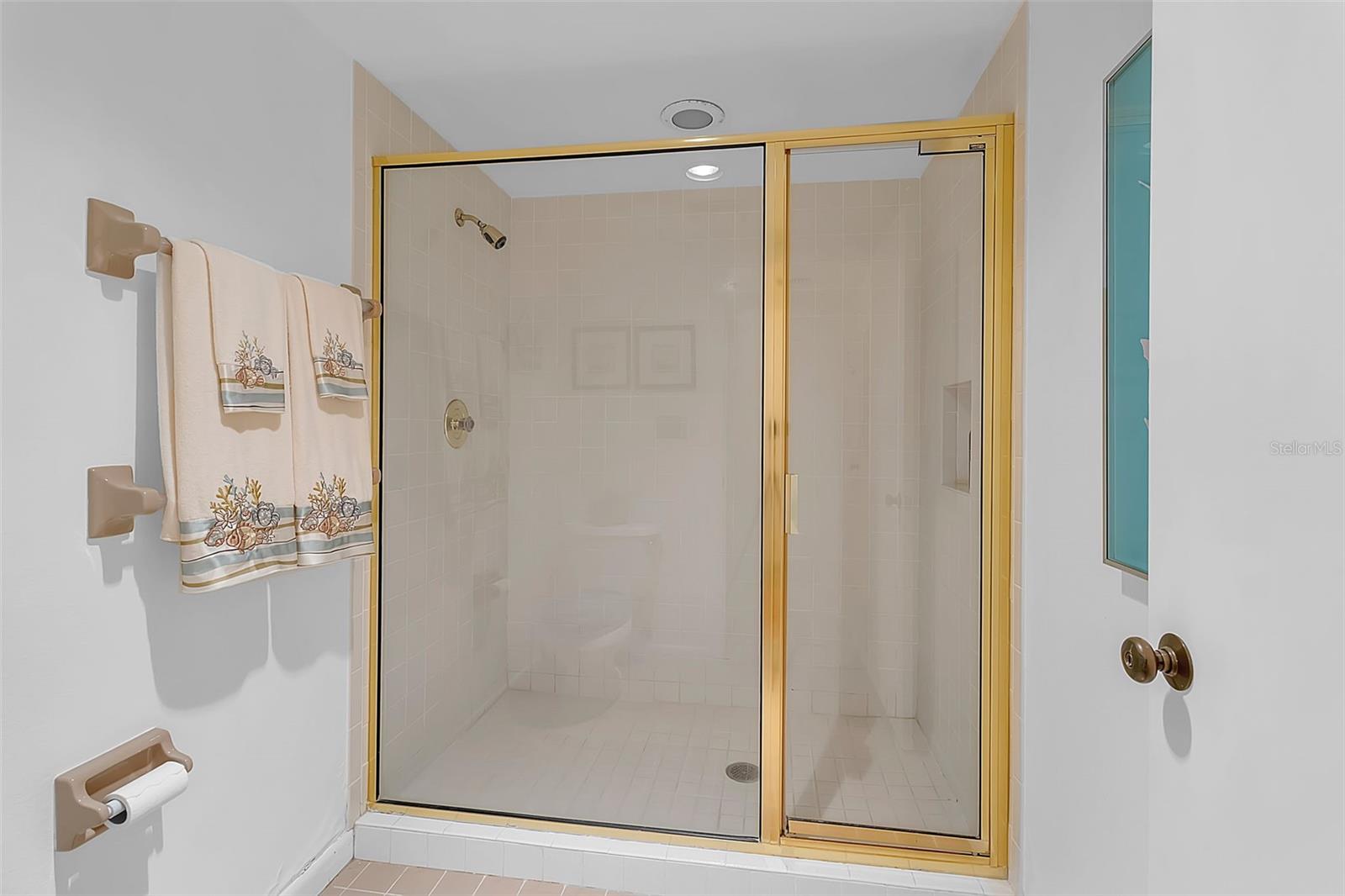 FAIRWAY BAY - Residential