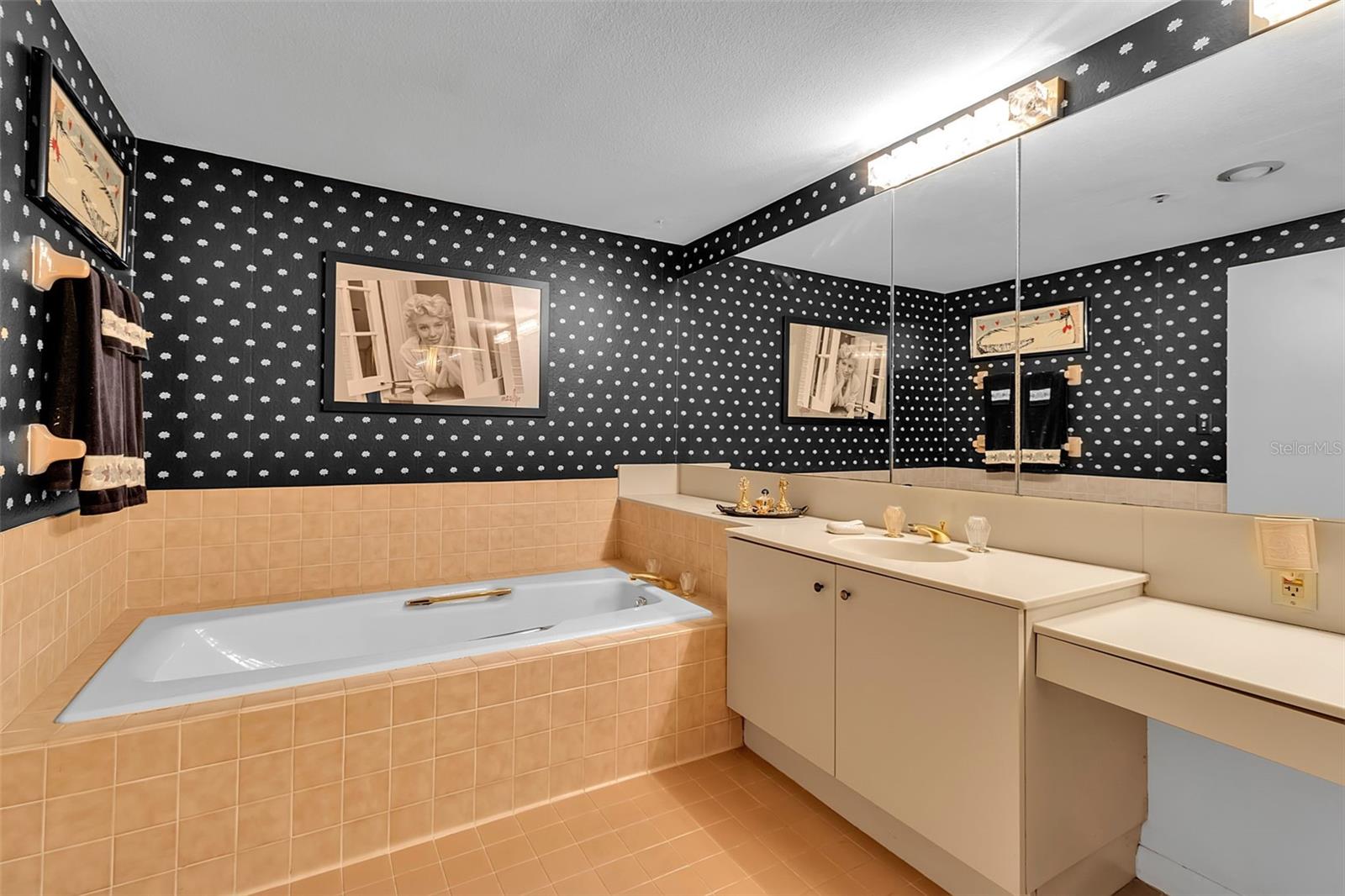 FAIRWAY BAY - Residential