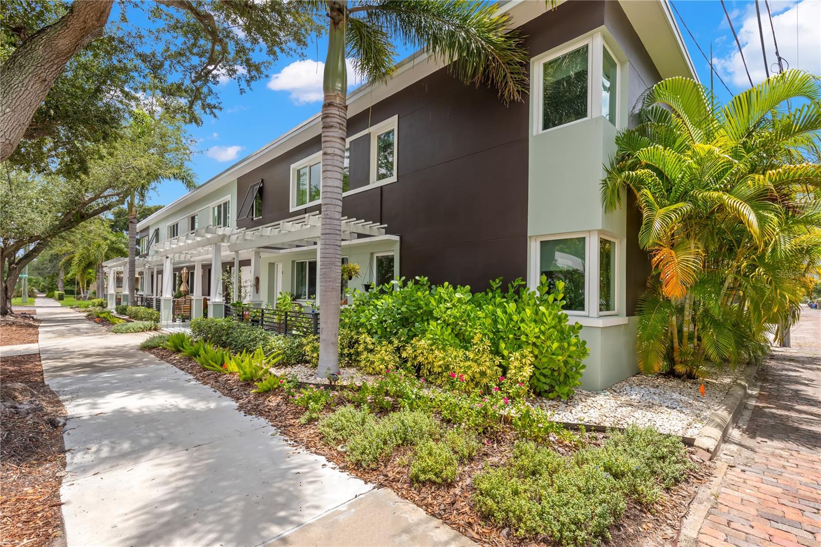 DUNBAR THE CONDO - Residential Lease