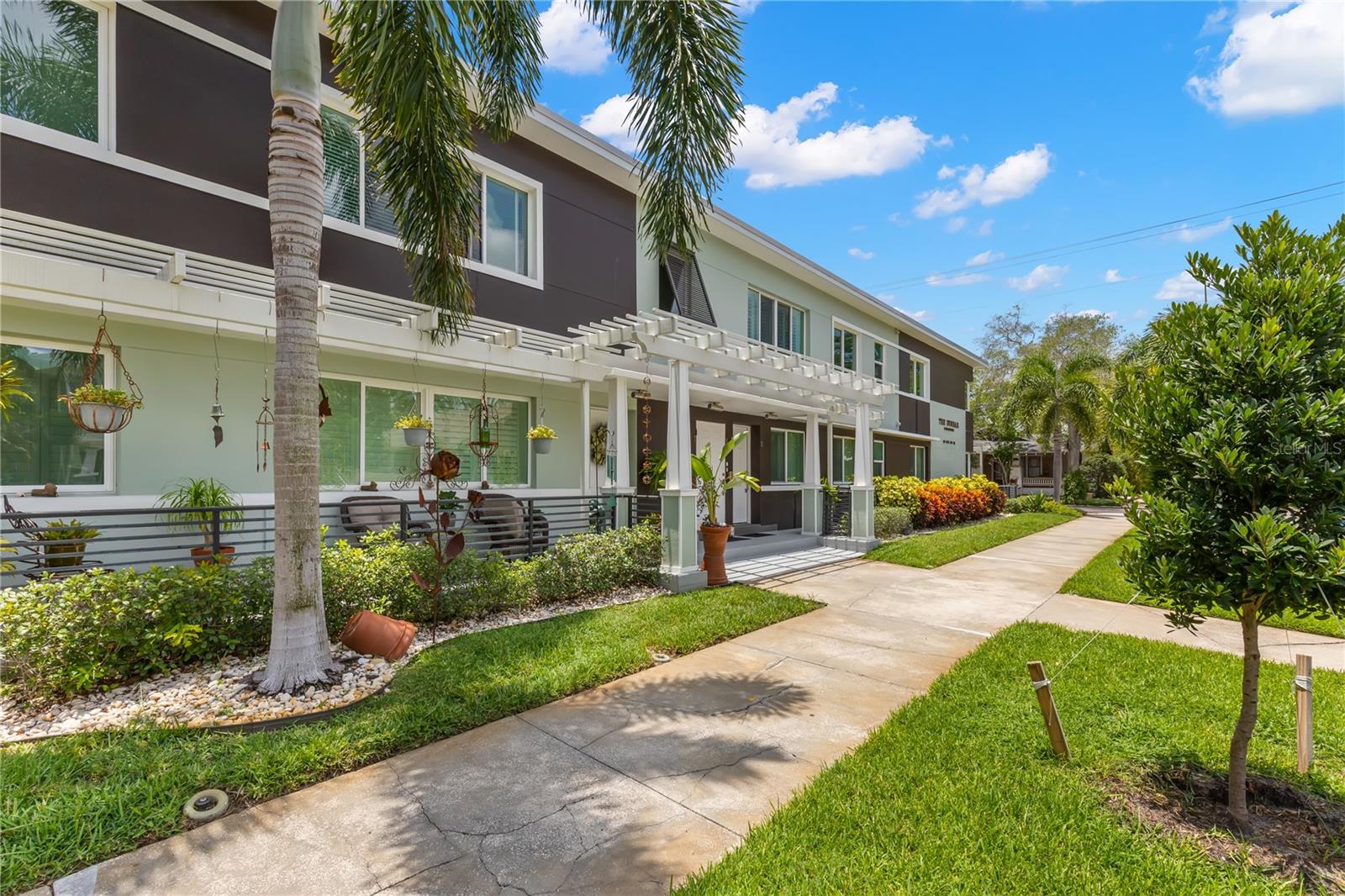 DUNBAR THE CONDO - Residential Lease