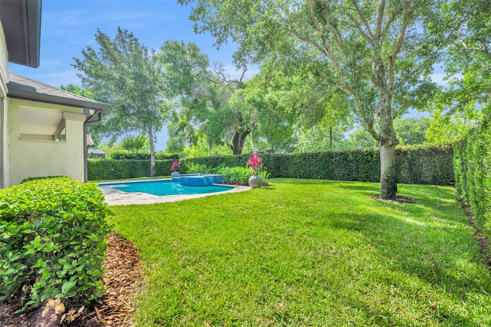 WINDSONG-KNOWLES PLACE - Residential