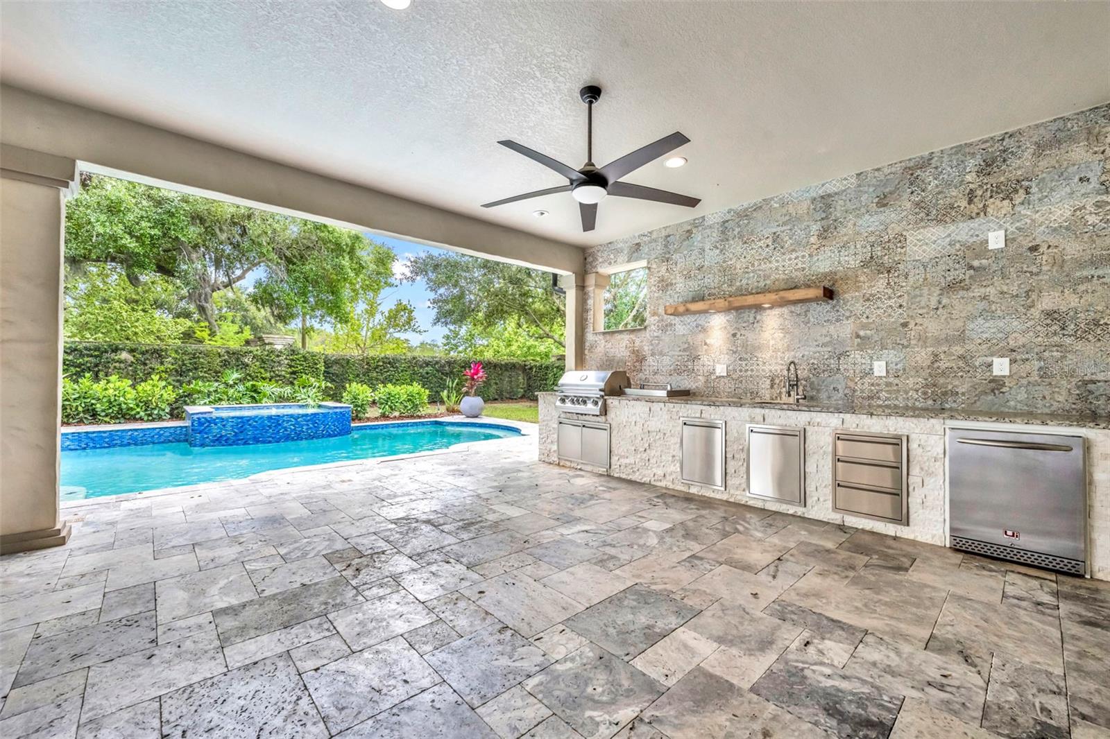 WINDSONG-KNOWLES PLACE - Residential