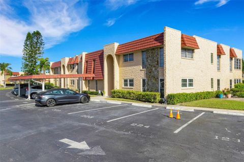 122 BUTTONWOOD CIRCLE 122 SEMINOLE FL 33777