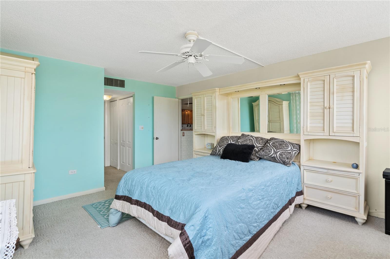 500 TREASURE ISLAND CAUSEWAY CAUSEWAY 406