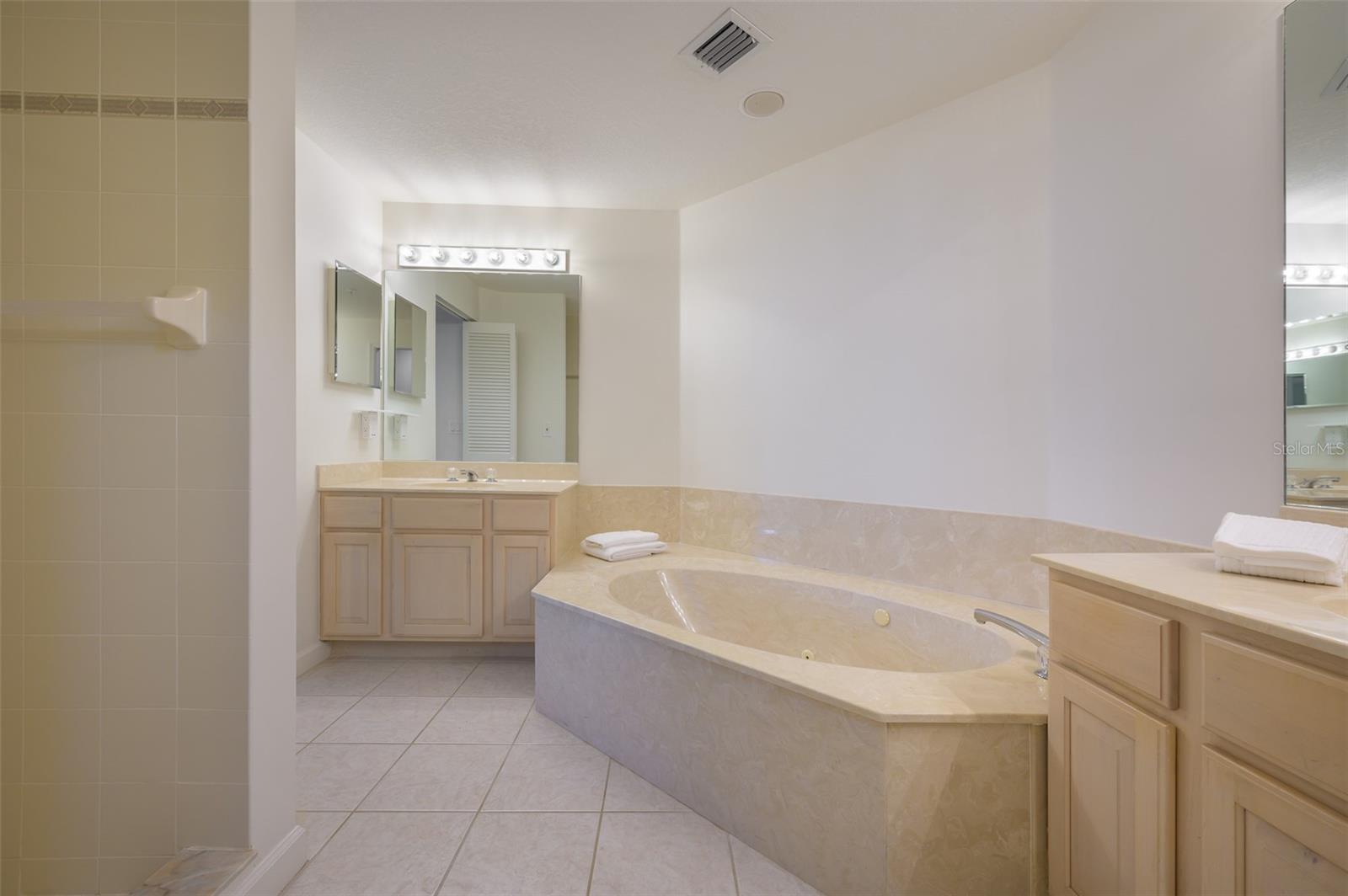 DOLPHIN BAY - Residential