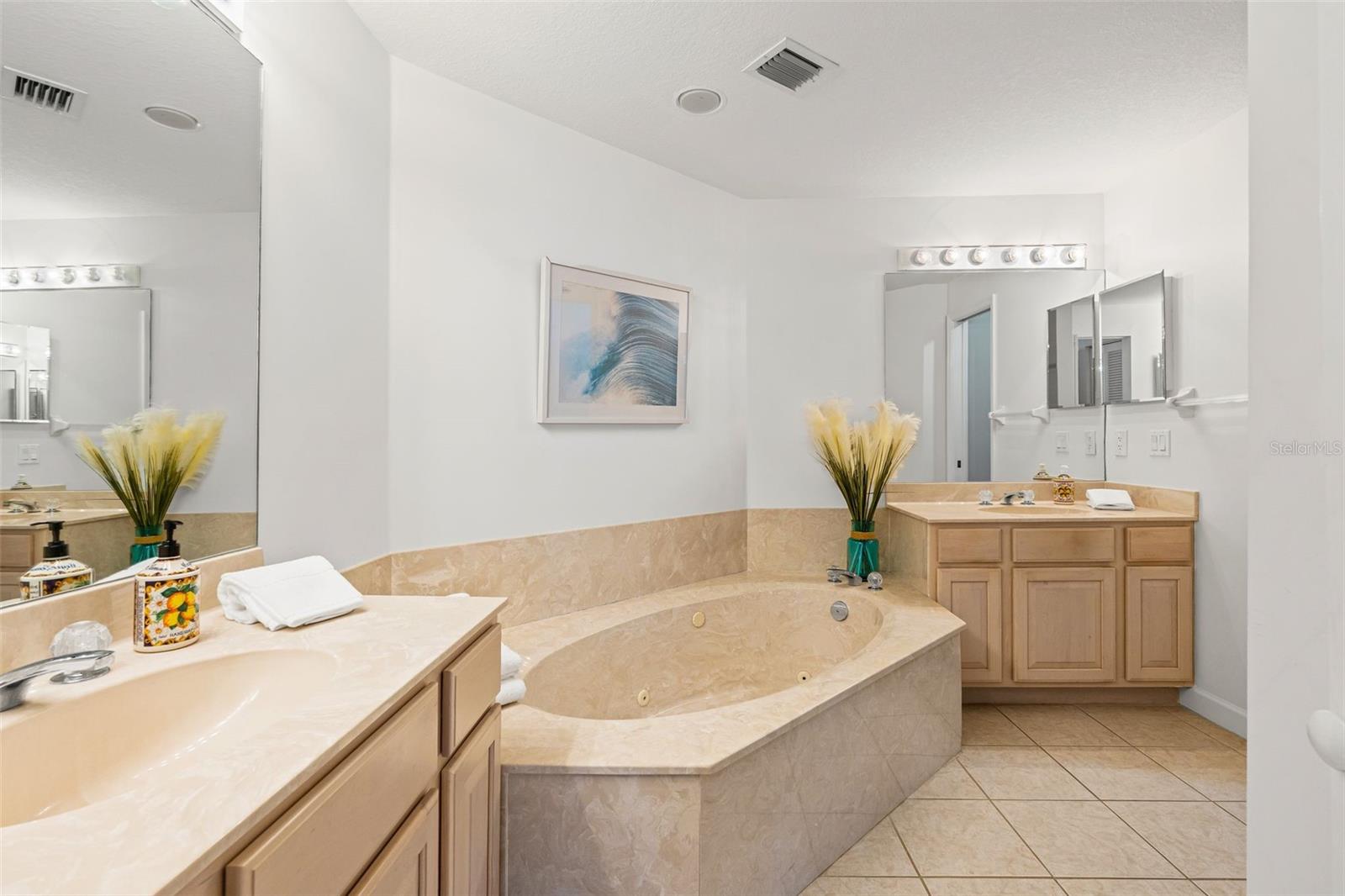 DOLPHIN BAY - Residential