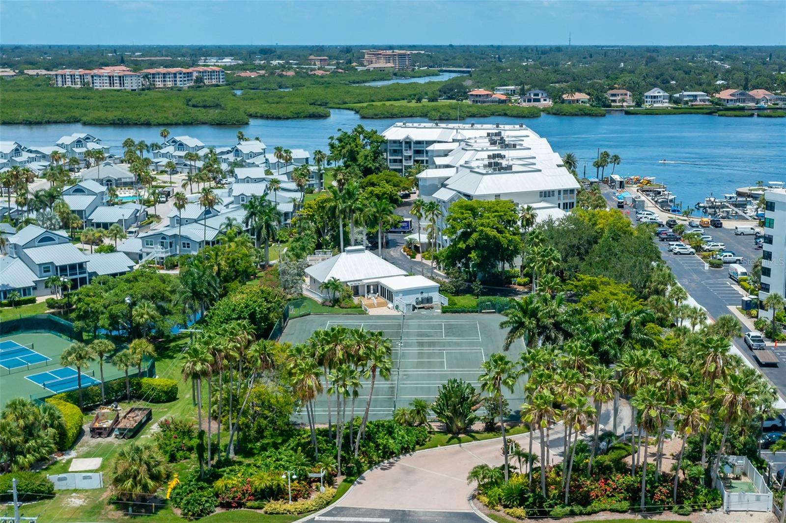 DOLPHIN BAY - Residential