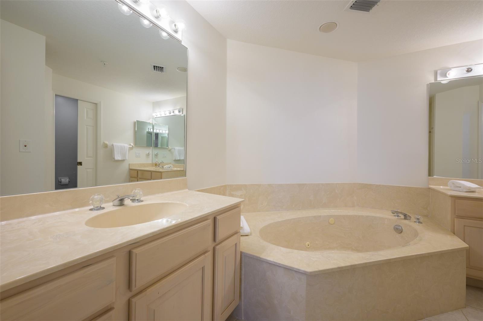 DOLPHIN BAY - Residential