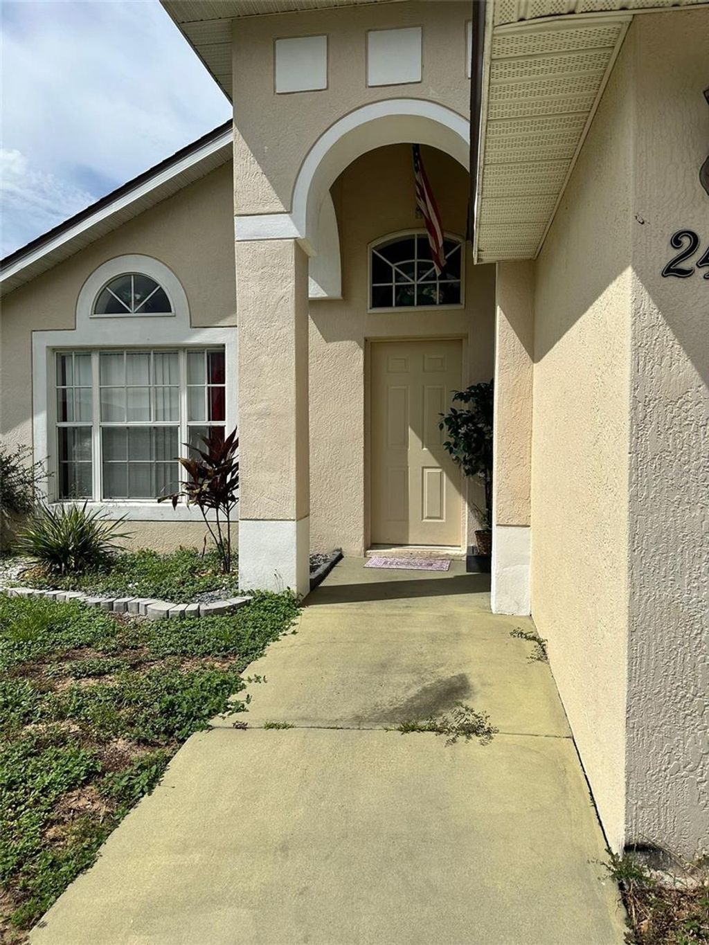 Photo of 242 Durango Loop Street, Davenport, FL 33897 (MLS # S5133322)