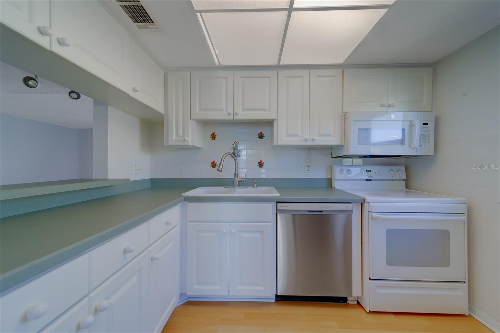 WINDRUSH COVE PH 1 CONDO - Residential