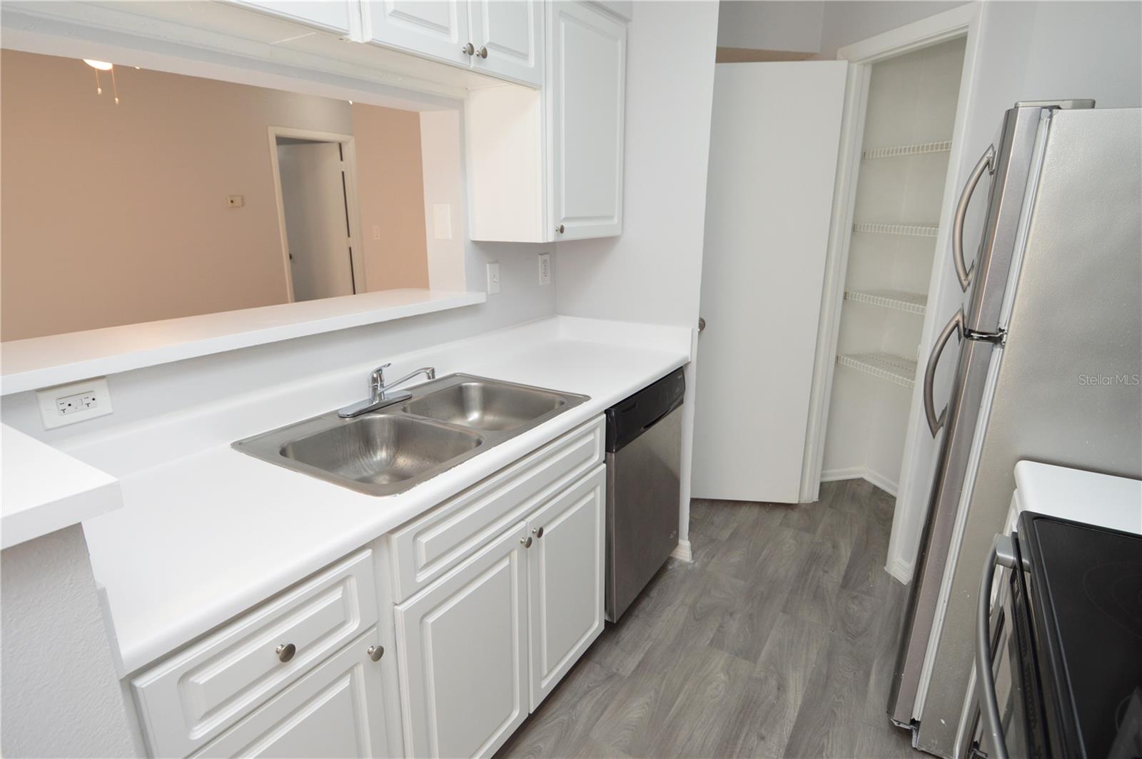 THE GRAND RESERVE CONDO - Residential Lease