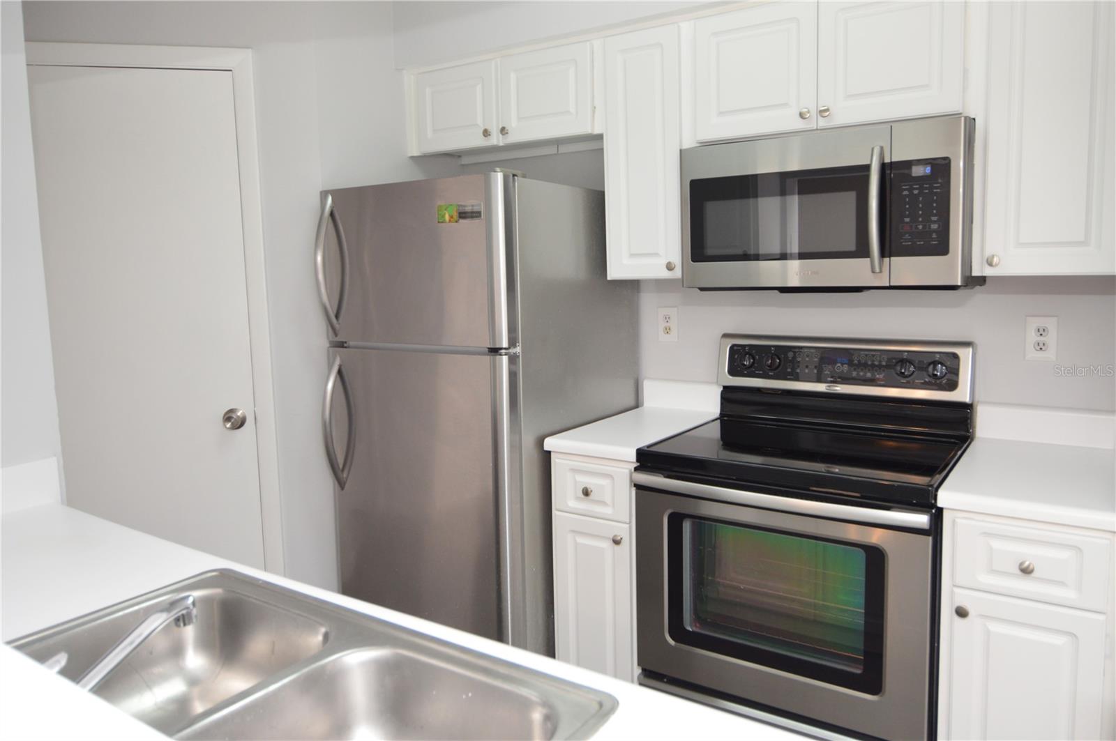 THE GRAND RESERVE CONDO - Residential Lease